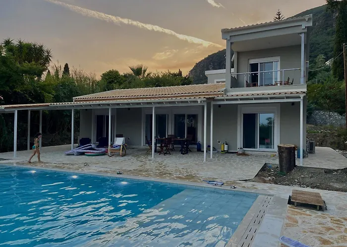 Nina Nyaraló Ágios Márkos