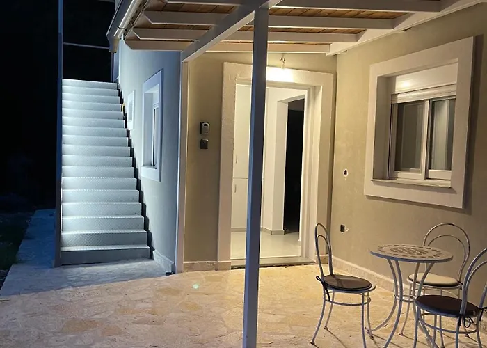 Nina Nyaraló Ágios Márkos